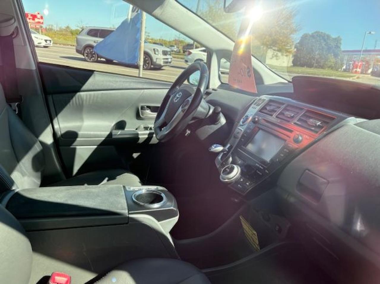 2014 Toyota Prius v  Photo