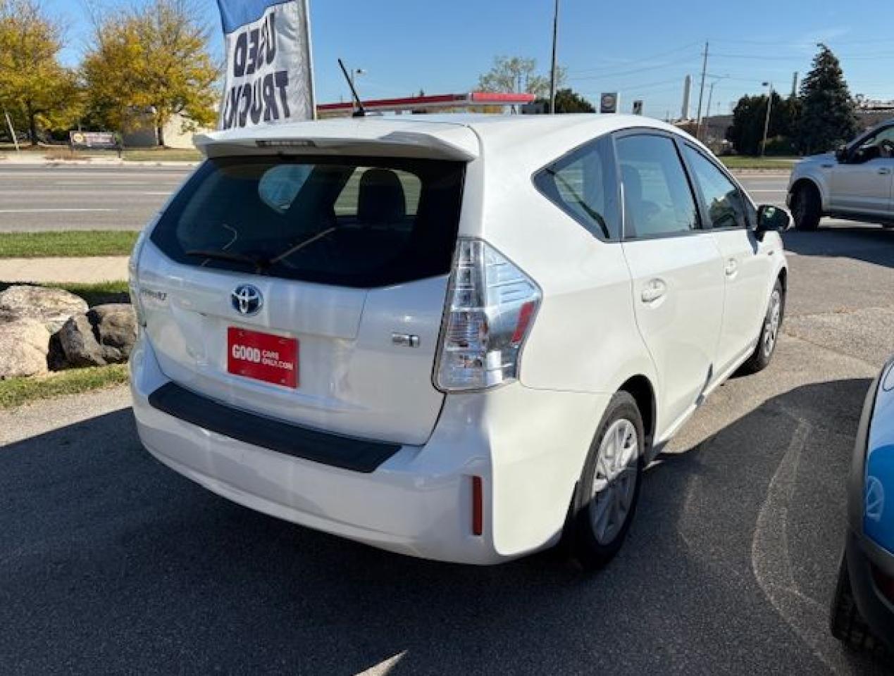 2014 Toyota Prius v  Photo