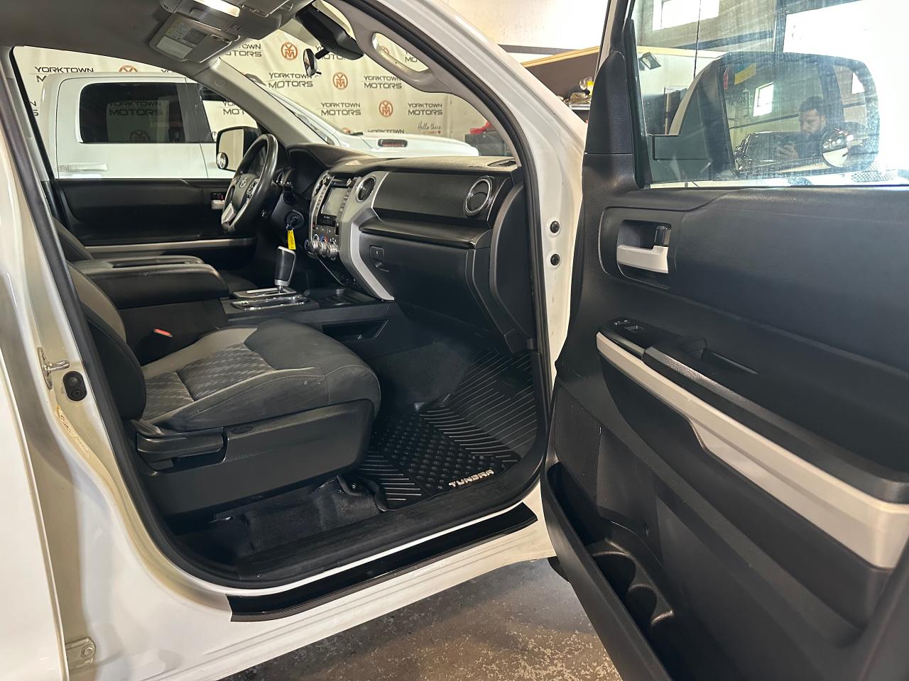2019 Toyota Tundra 4X4 Double CAB Long SR5 Plus 5.7L - Photo #7