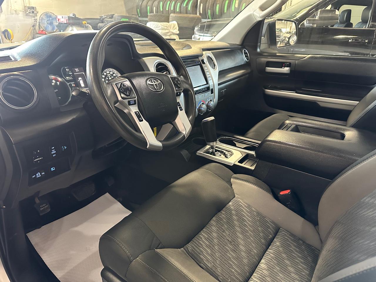 2019 Toyota Tundra 4X4 Double CAB Long SR5 Plus 5.7L - Photo #24