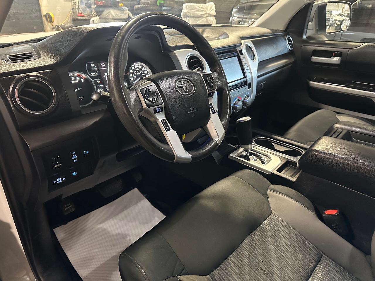 2019 Toyota Tundra 4X4 Double CAB Long SR5 Plus 5.7L - Photo #38