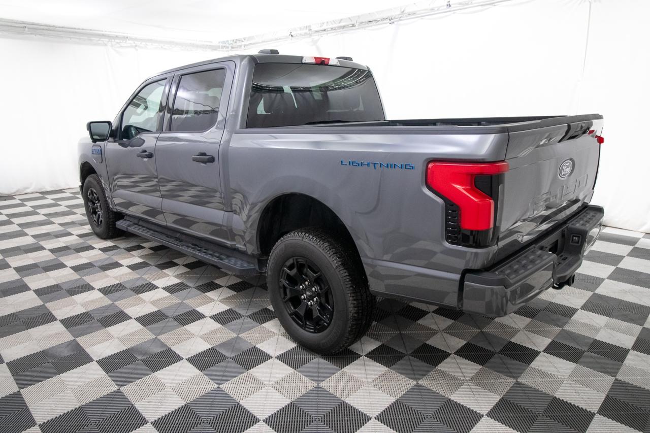 2025 Ford F-150 Lightning XLT 4WD SuperCrew 5.5' Box Photo5
