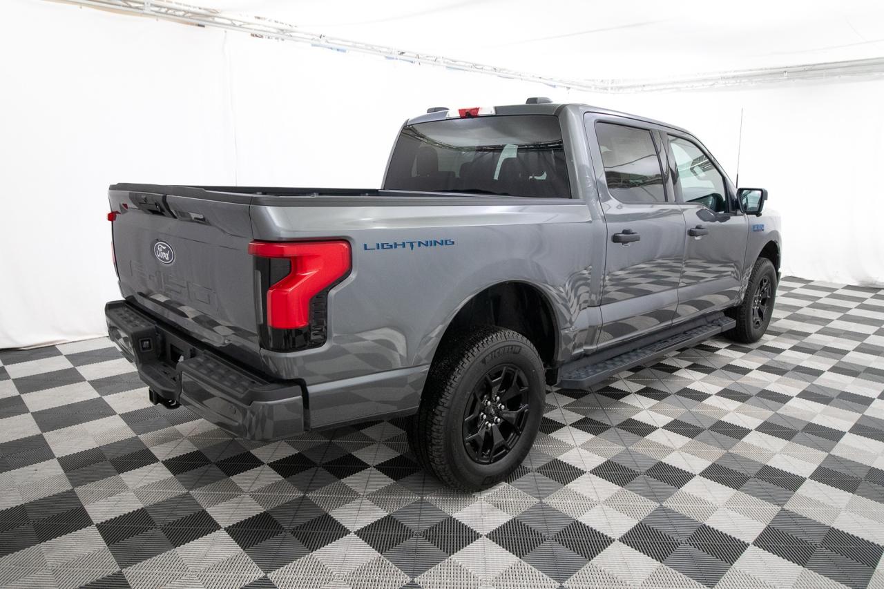 2025 Ford F-150 Lightning XLT 4WD SuperCrew 5.5' Box Photo5