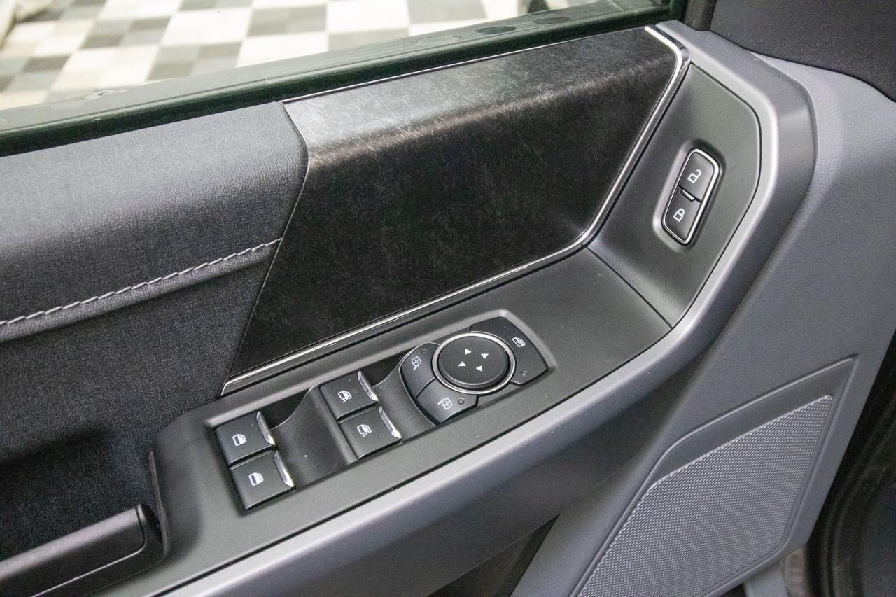 2025 Ford F-150 Lightning XLT 4WD SuperCrew 5.5' Box Photo5