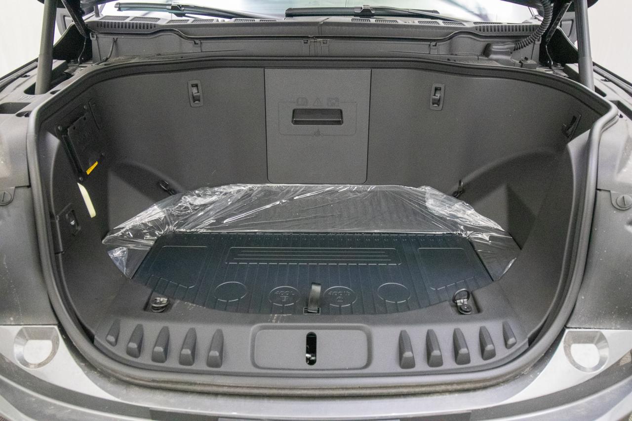 2025 Ford F-150 Lightning XLT 4WD SuperCrew 5.5' Box Photo5