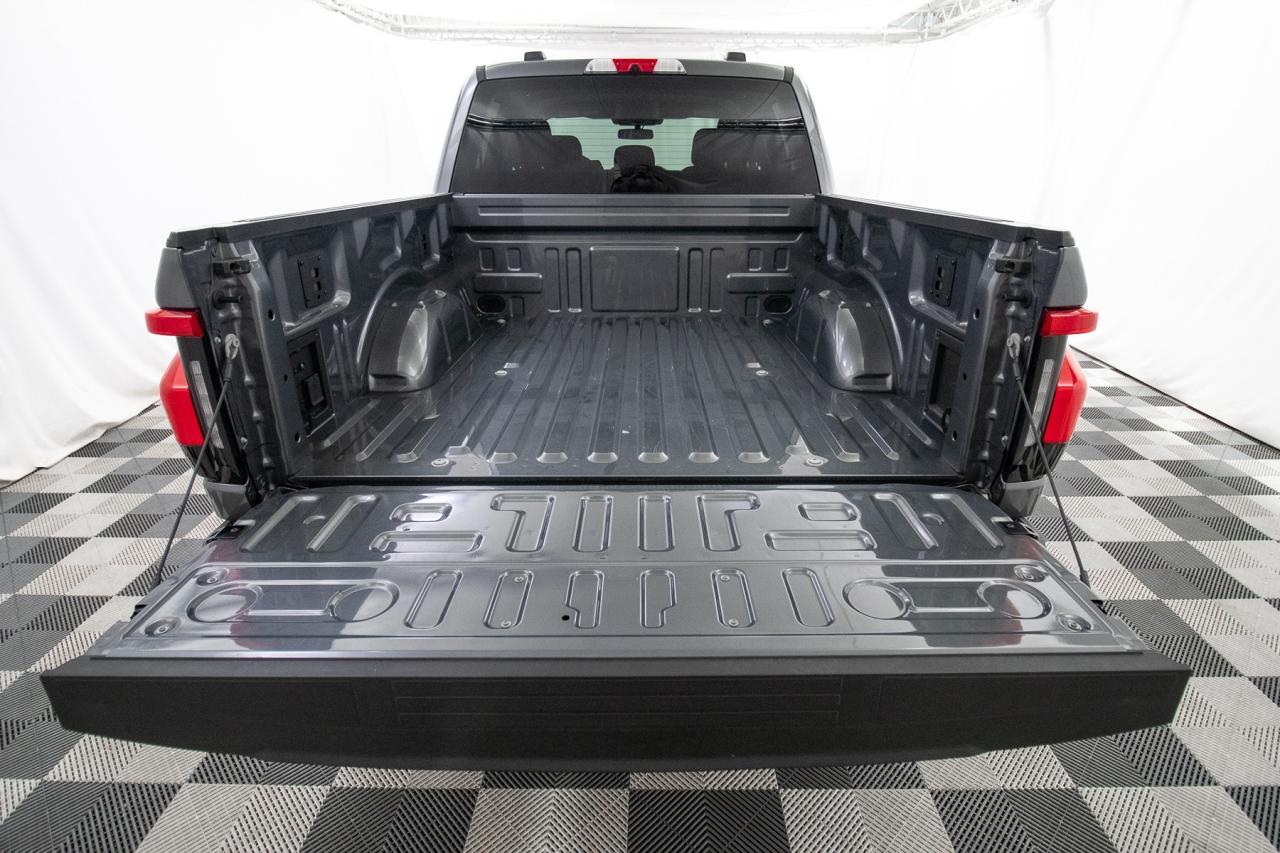 2025 Ford F-150 Lightning XLT 4WD SuperCrew 5.5' Box Photo5
