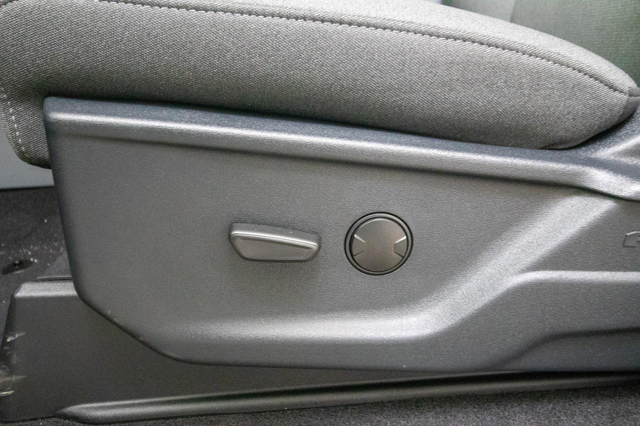 2025 Ford F-150 Lightning XLT 4WD SuperCrew 5.5' Box Photo5