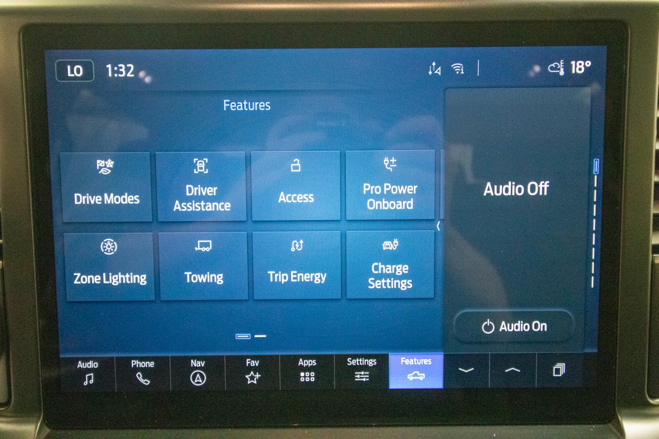 2025 Ford F-150 Lightning XLT 4WD SuperCrew 5.5' Box Photo5