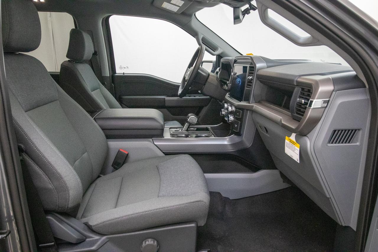 2025 Ford F-150 Lightning XLT 4WD SuperCrew 5.5' Box Photo5