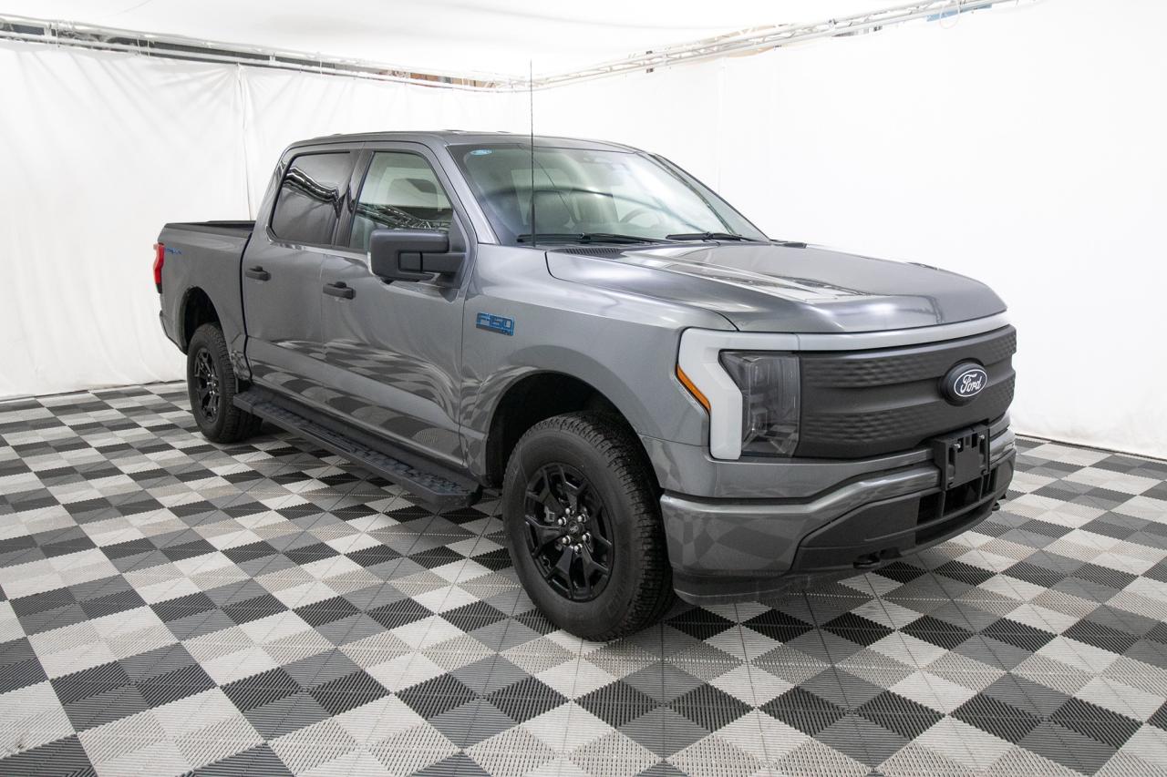 2025 Ford F-150 Lightning XLT 4WD SuperCrew 5.5' Box Photo3