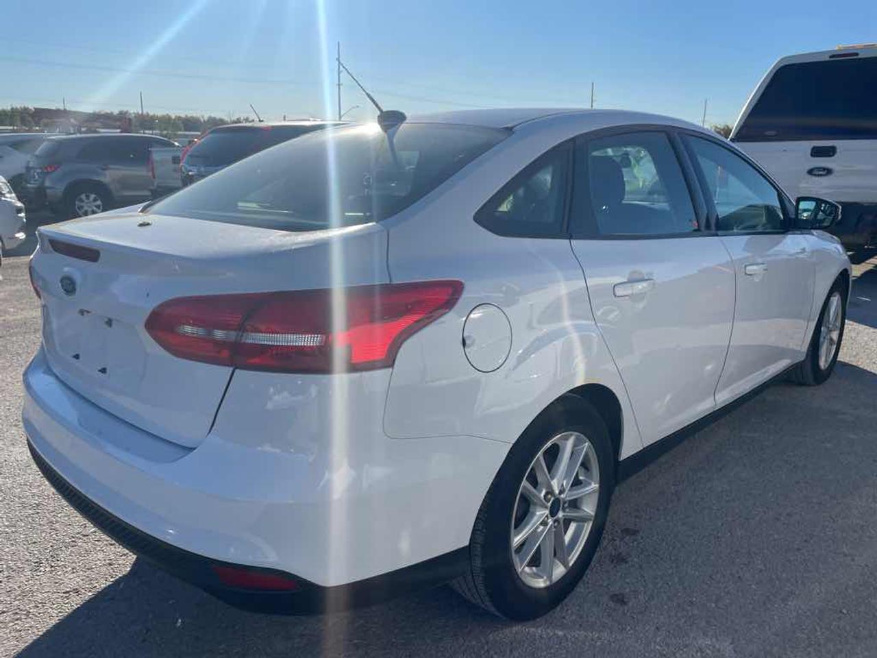 2015 Ford Focus SE Photo3