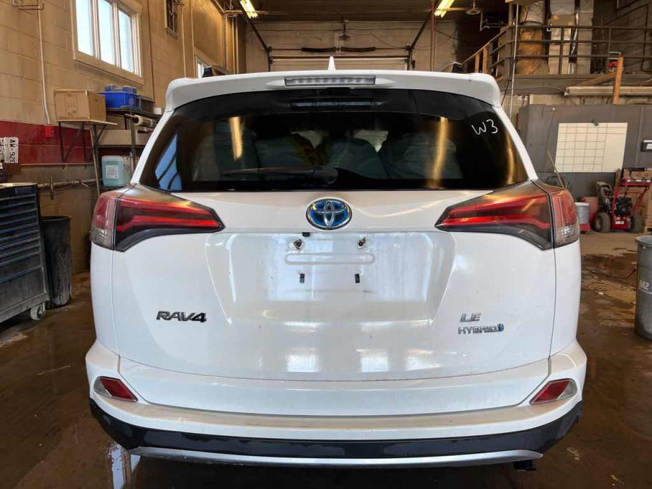 2017 Toyota RAV4 HV - Photo #5