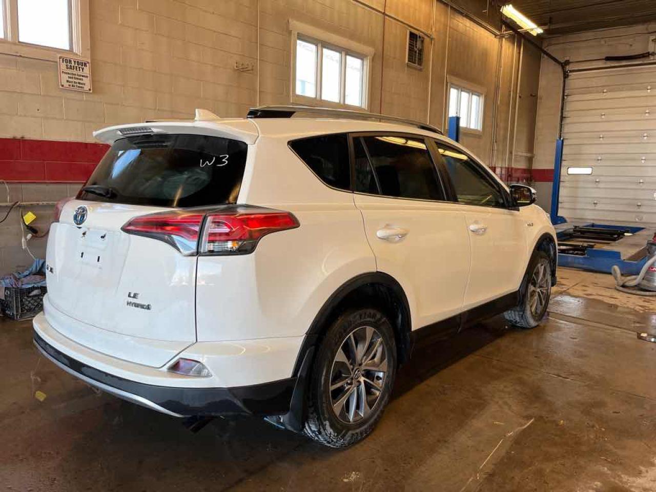 2017 Toyota RAV4 HV - Photo #4