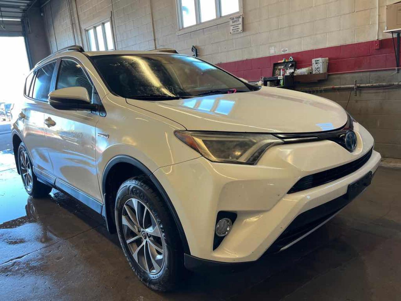 2017 Toyota RAV4 HV - Photo #3