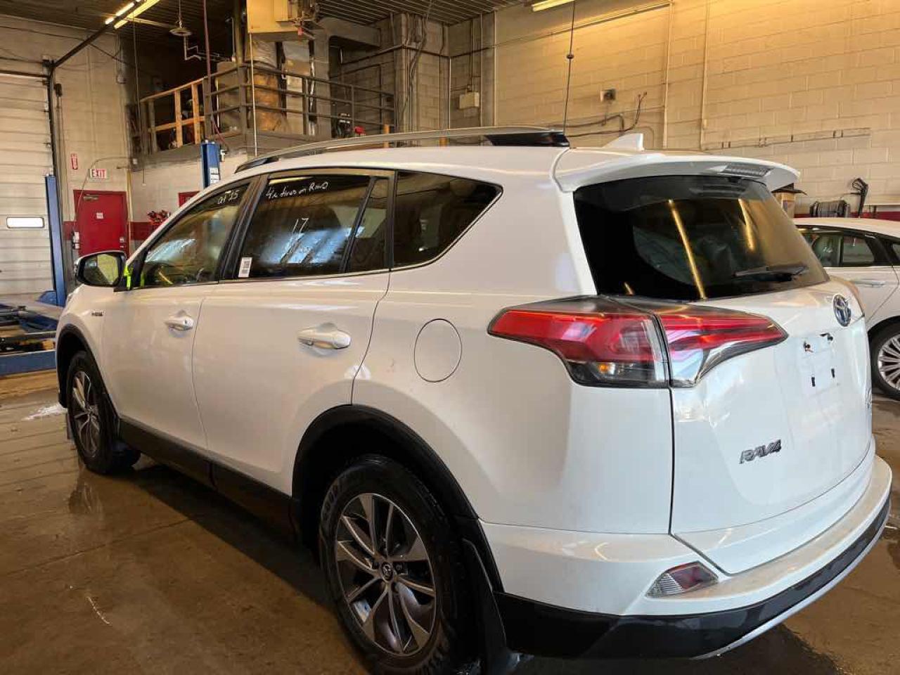 2017 Toyota RAV4 HV - Photo #6