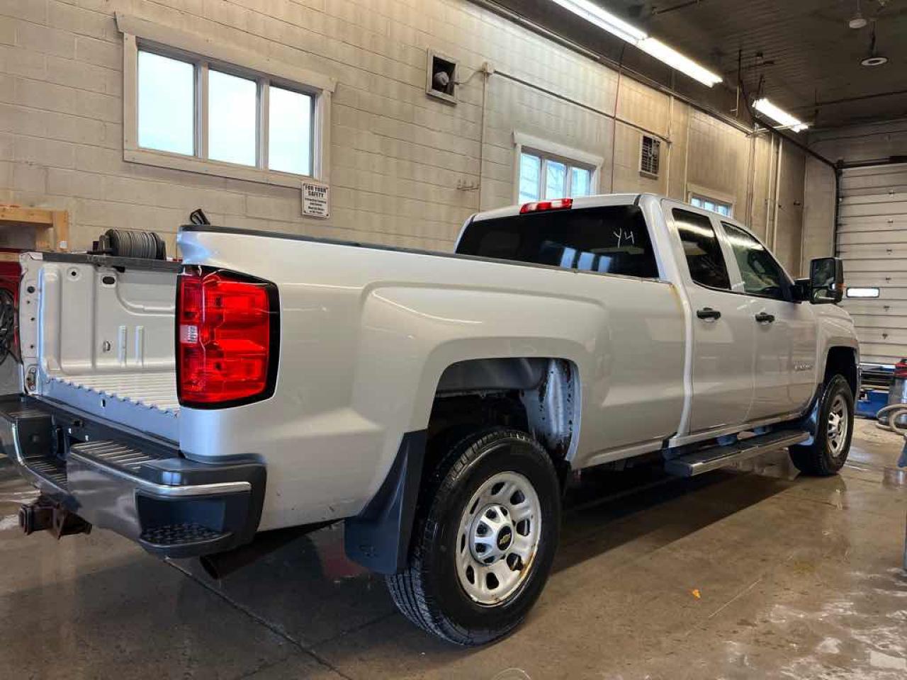 2017 CHEVRO SILVERADO K3500 - Photo #4