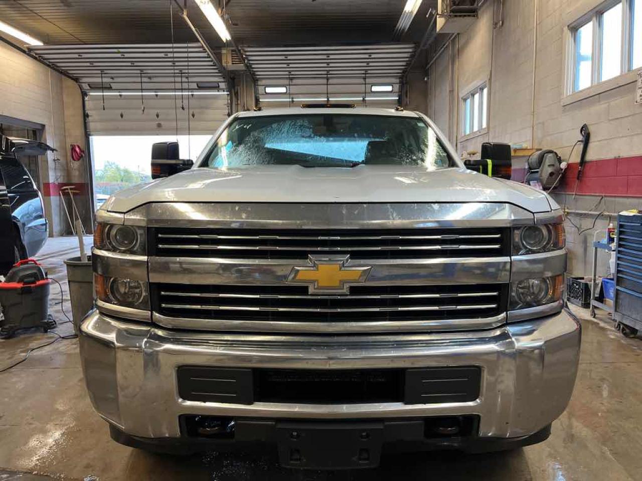 2017 CHEVRO SILVERADO K3500 - Photo #2