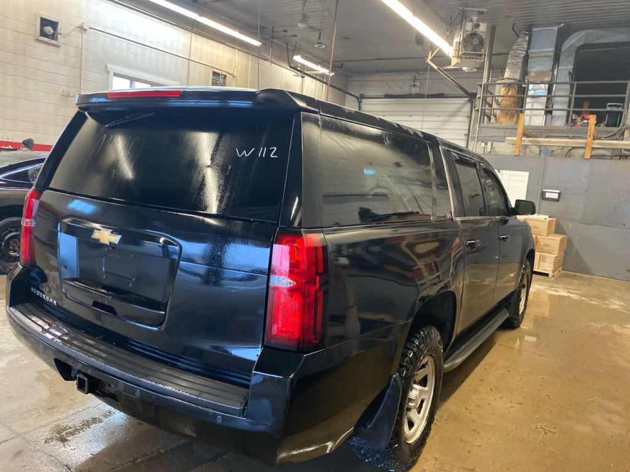 2016 CHEVRO SUBURBAN K1500 - Photo #4