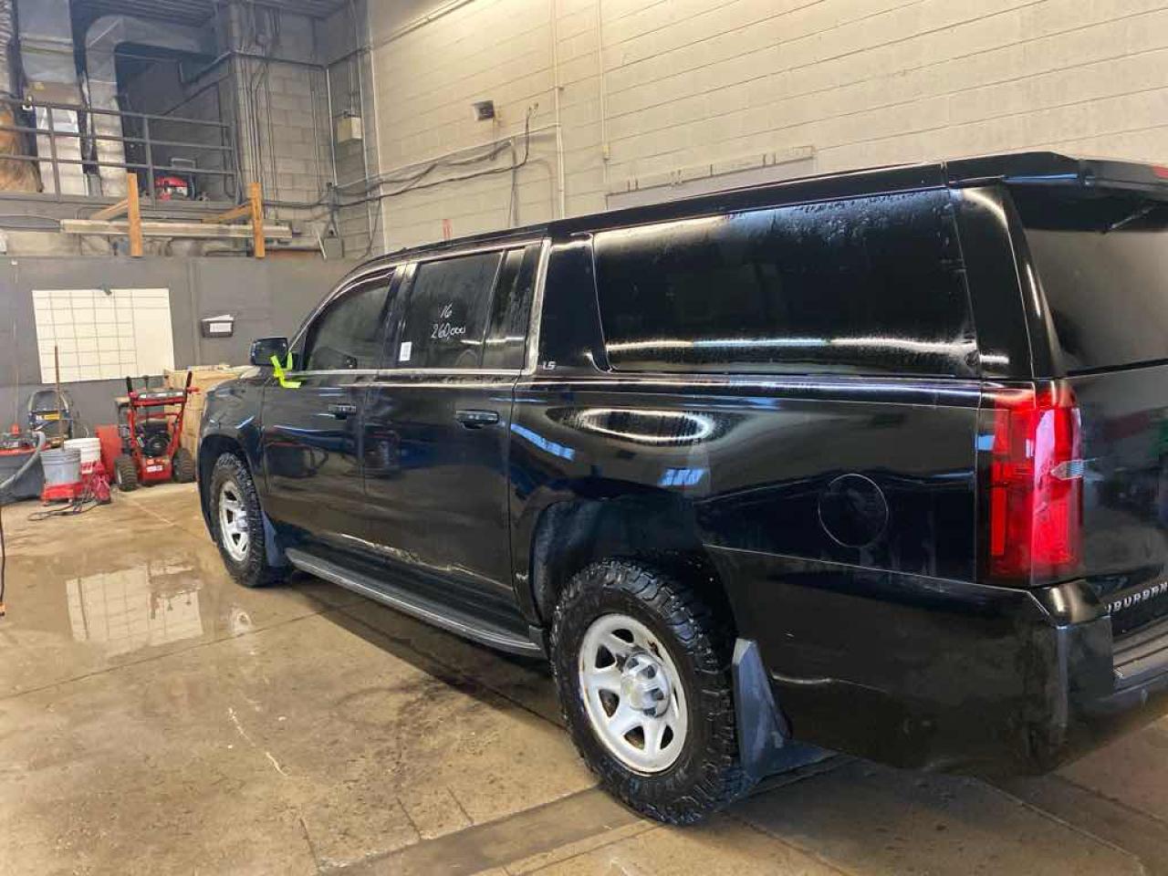2016 CHEVRO SUBURBAN K1500 - Photo #6