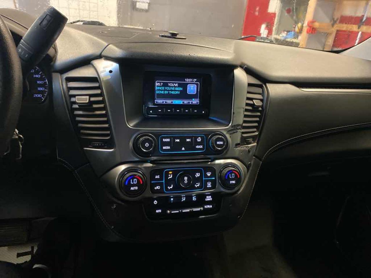 2016 CHEVRO SUBURBAN K1500 - Photo #10