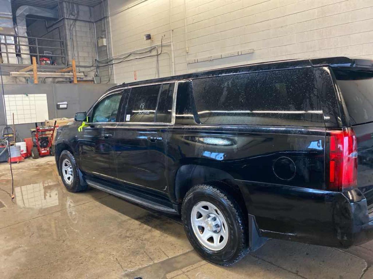 2018 CHEVRO SUBURBAN K1500 - Photo #6