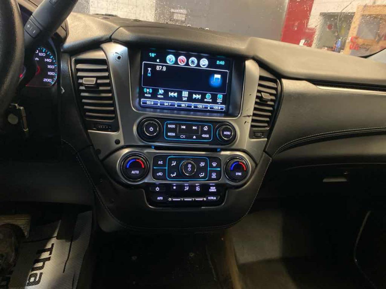 2018 CHEVRO SUBURBAN K1500 - Photo #10