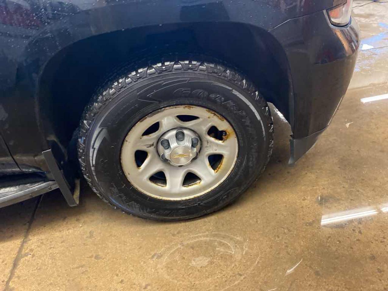 2018 CHEVRO SUBURBAN K1500 - Photo #15