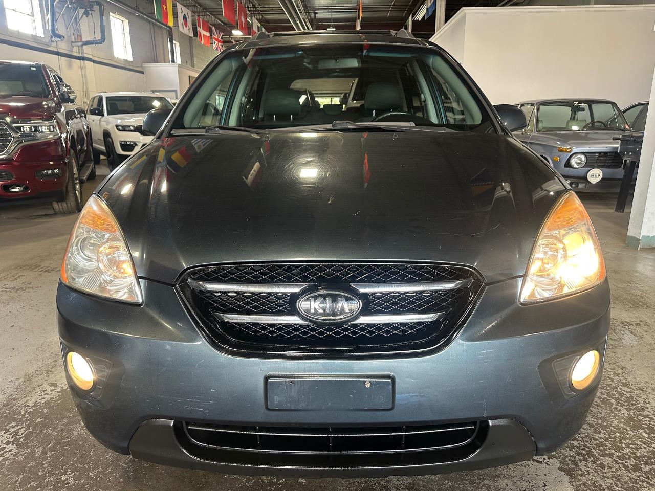 2010 Kia Rondo EX w/3rd Row - Photo #2