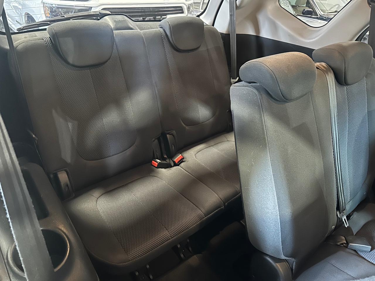 2010 Kia Rondo EX w/3rd Row - Photo #12
