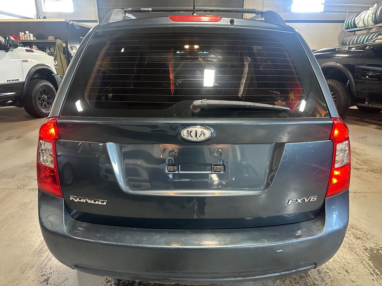 2010 Kia Rondo EX w/3rd Row - Photo #14