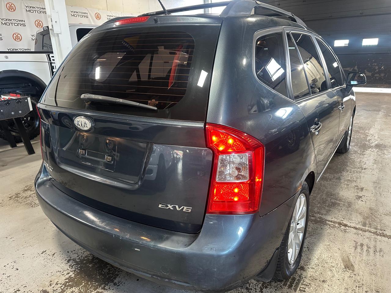 2010 Kia Rondo EX w/3rd Row - Photo #13