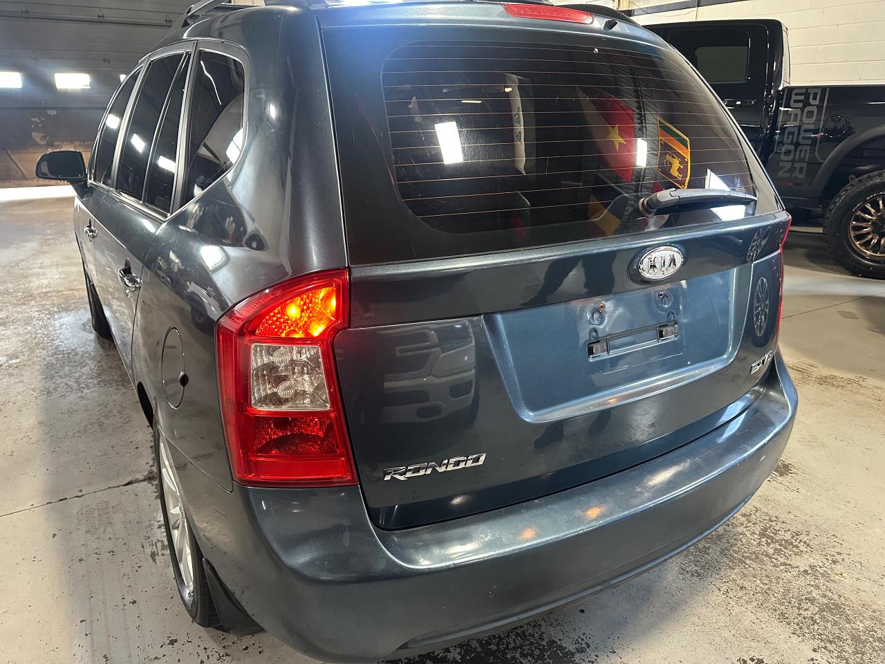 2010 Kia Rondo EX w/3rd Row - Photo #19