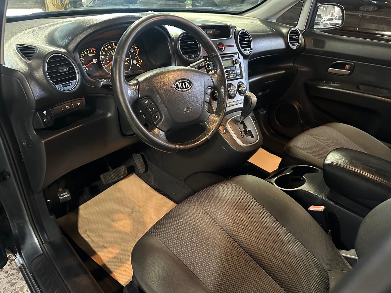 2010 Kia Rondo EX w/3rd Row - Photo #23