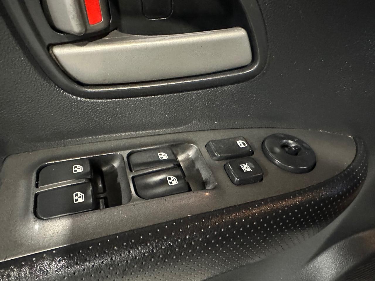 2010 Kia Rondo EX w/3rd Row - Photo #25