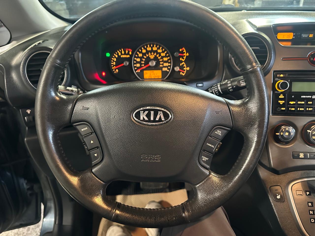 2010 Kia Rondo EX w/3rd Row - Photo #26