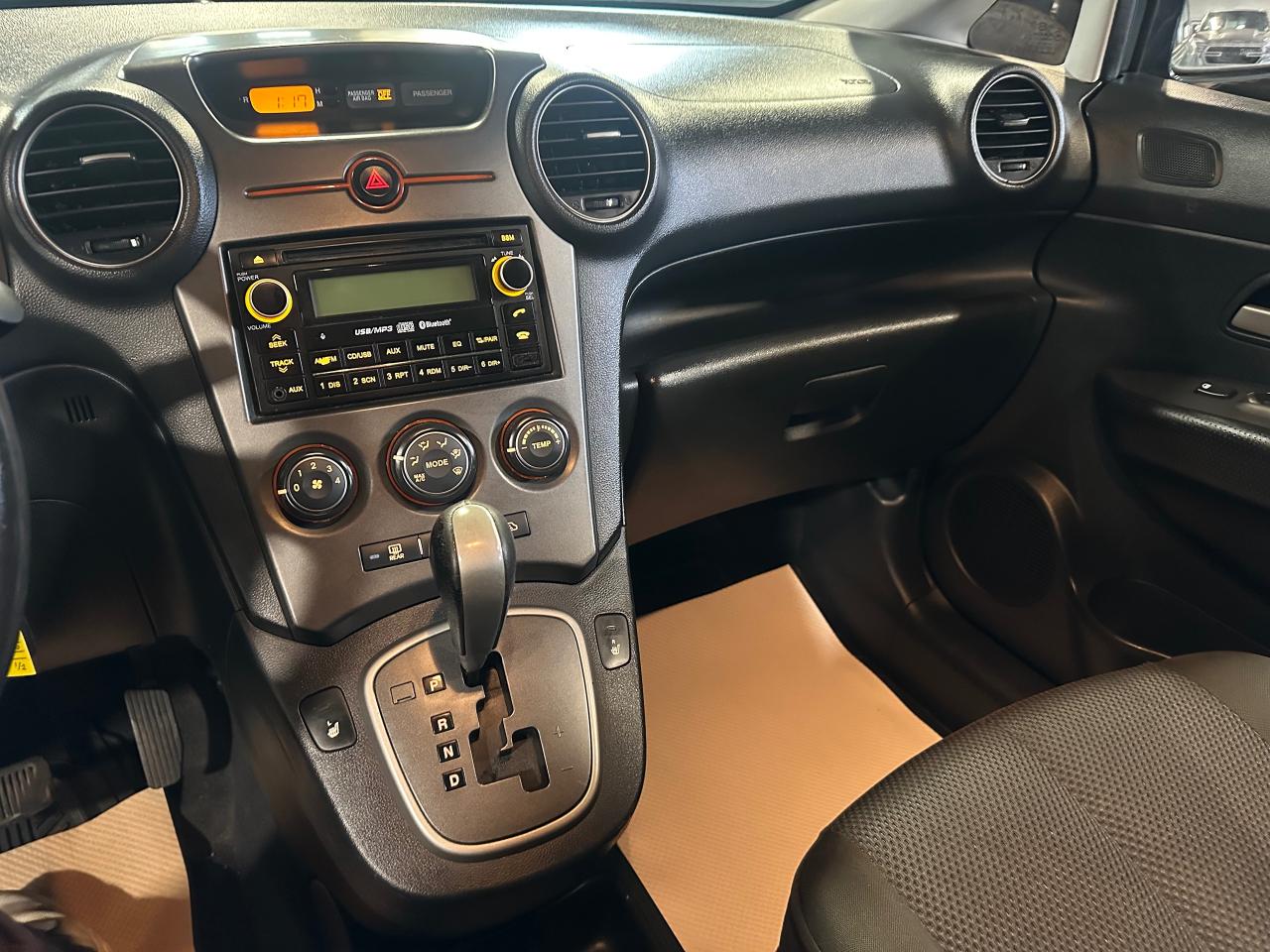 2010 Kia Rondo EX w/3rd Row - Photo #29