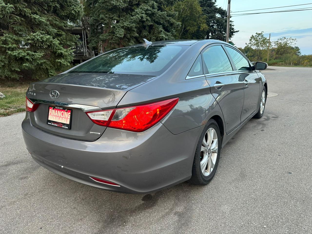 2011 Hyundai Sonata Limited w/Nav Photo4