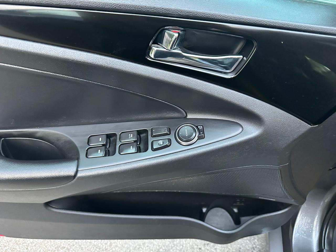 2011 Hyundai Sonata Limited w/Nav - Photo #24