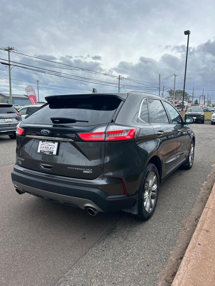 2019 Ford Edge Titanium - Photo #5