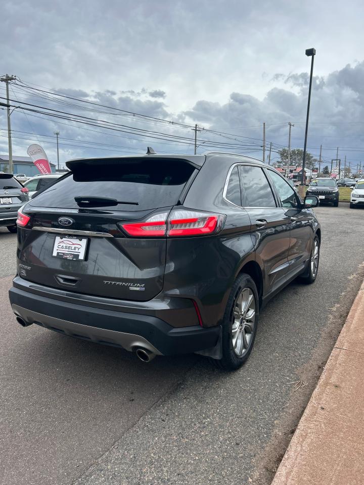 2019 Ford Edge Titanium - Photo #4