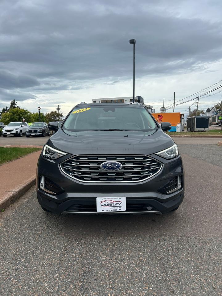 2019 Ford Edge Titanium - Photo #2