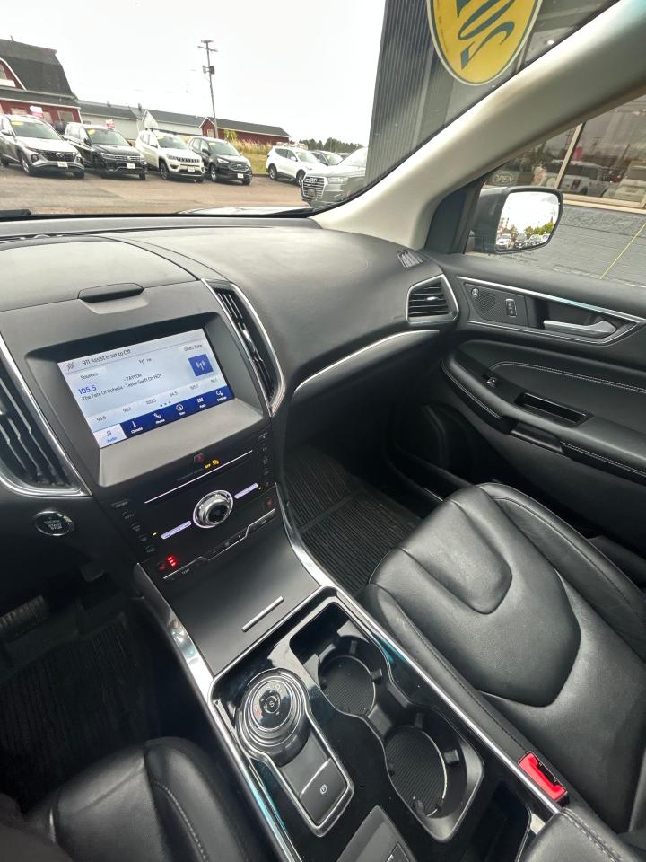 2019 Ford Edge Titanium - Photo #11