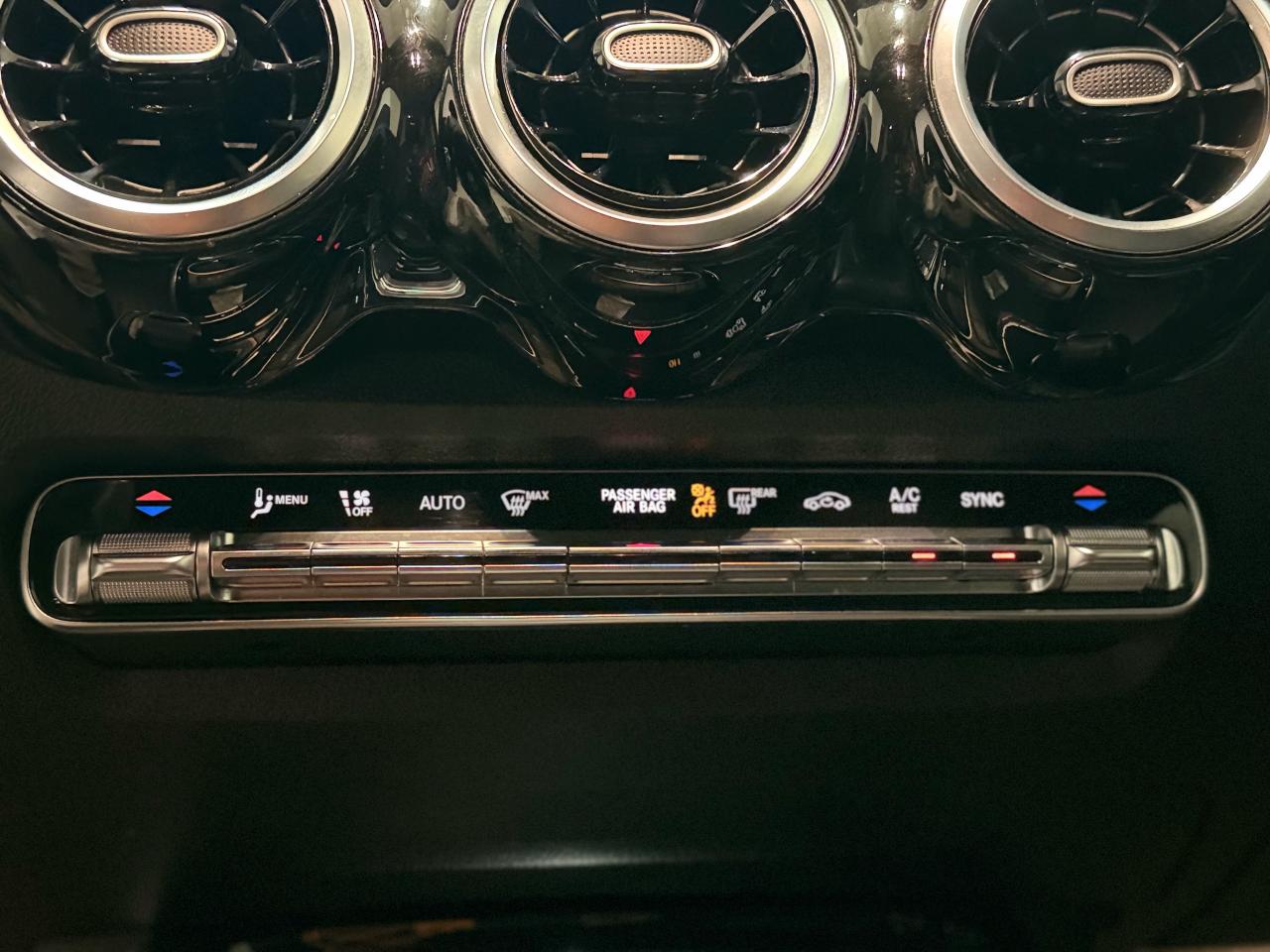 2020 Mercedes-Benz GLB GLB 250 - Photo #15
