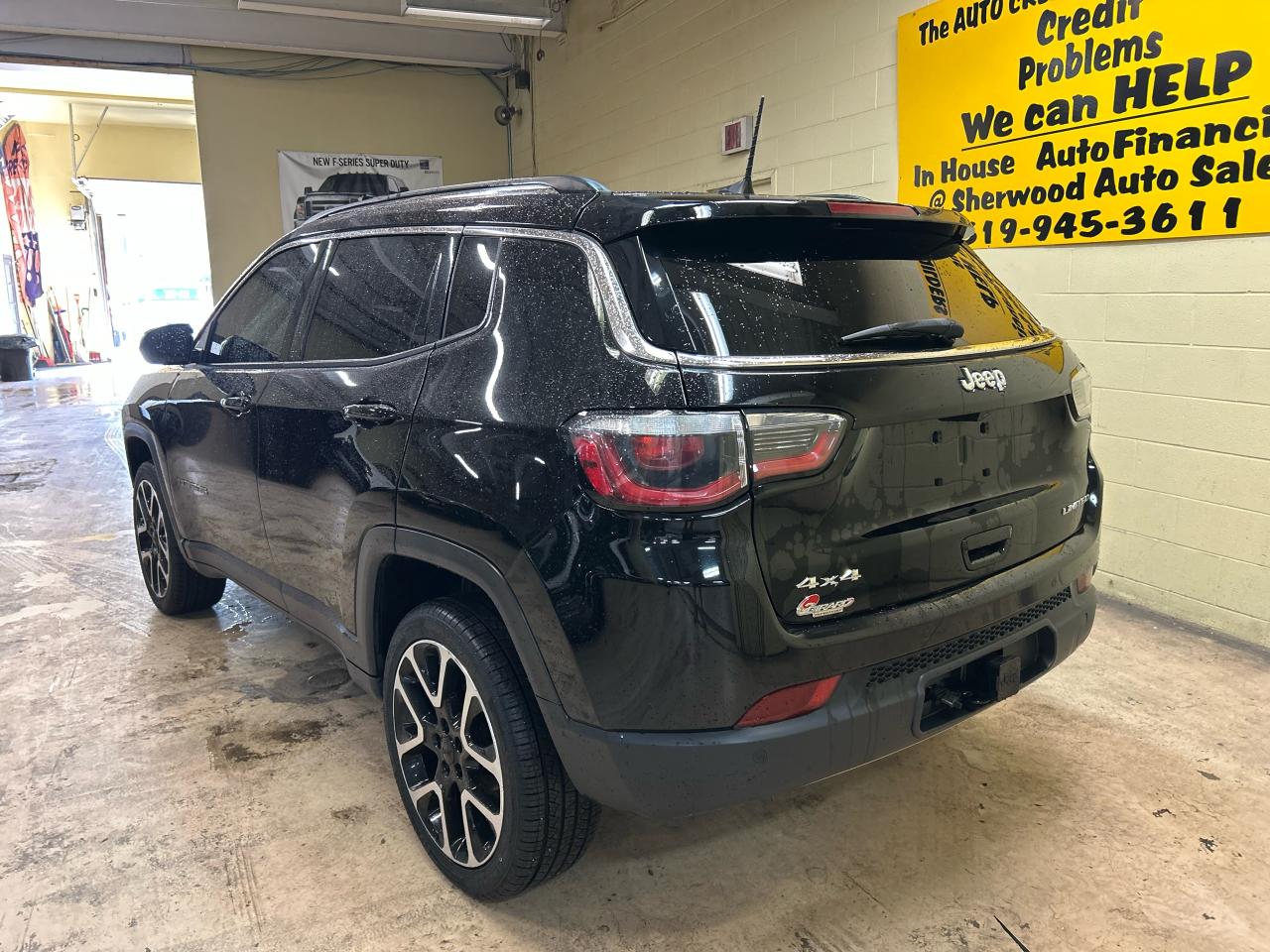2018 Jeep Compass LIMITED Photo3