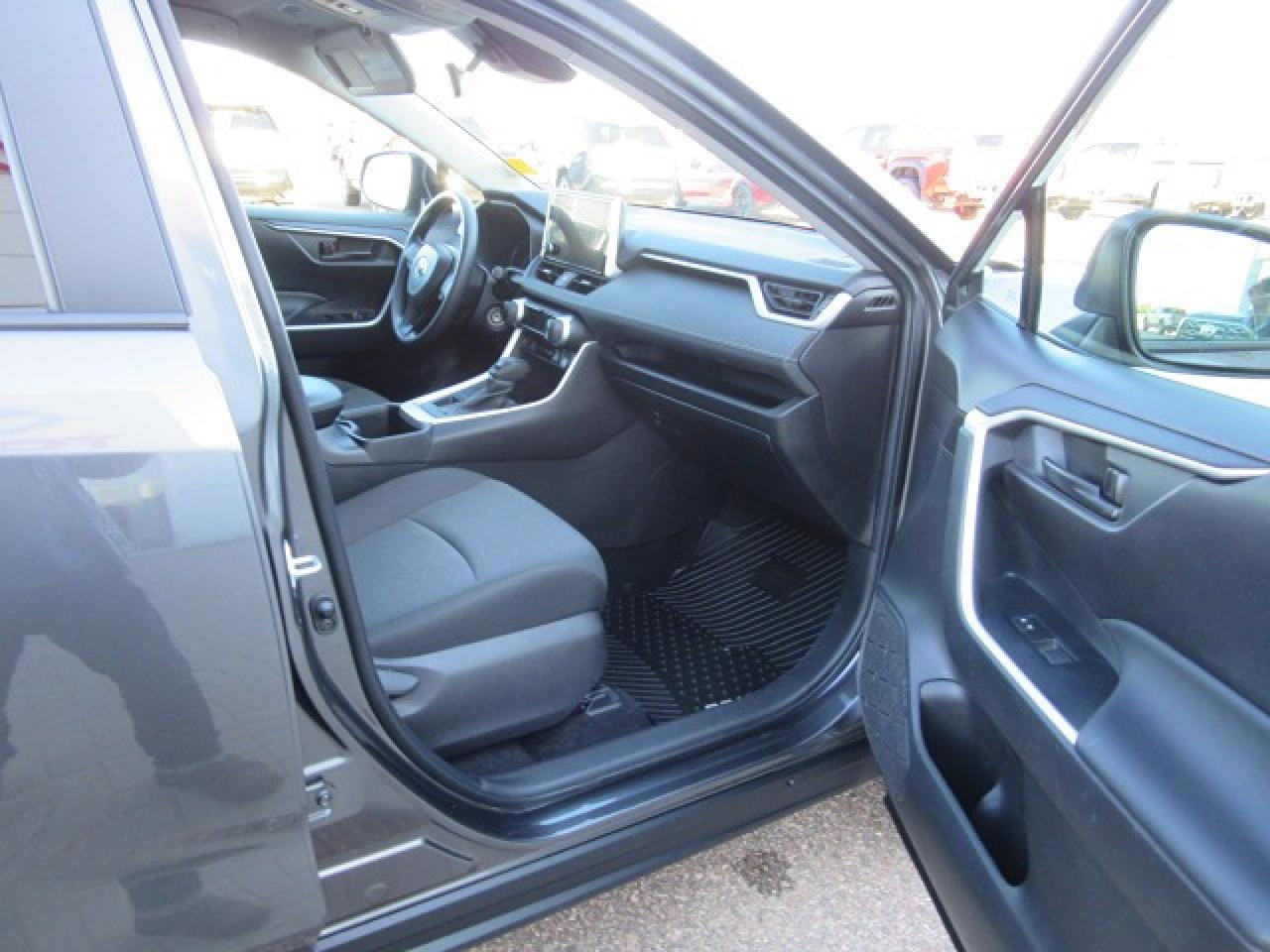 2024 Toyota RAV4 LE Photo