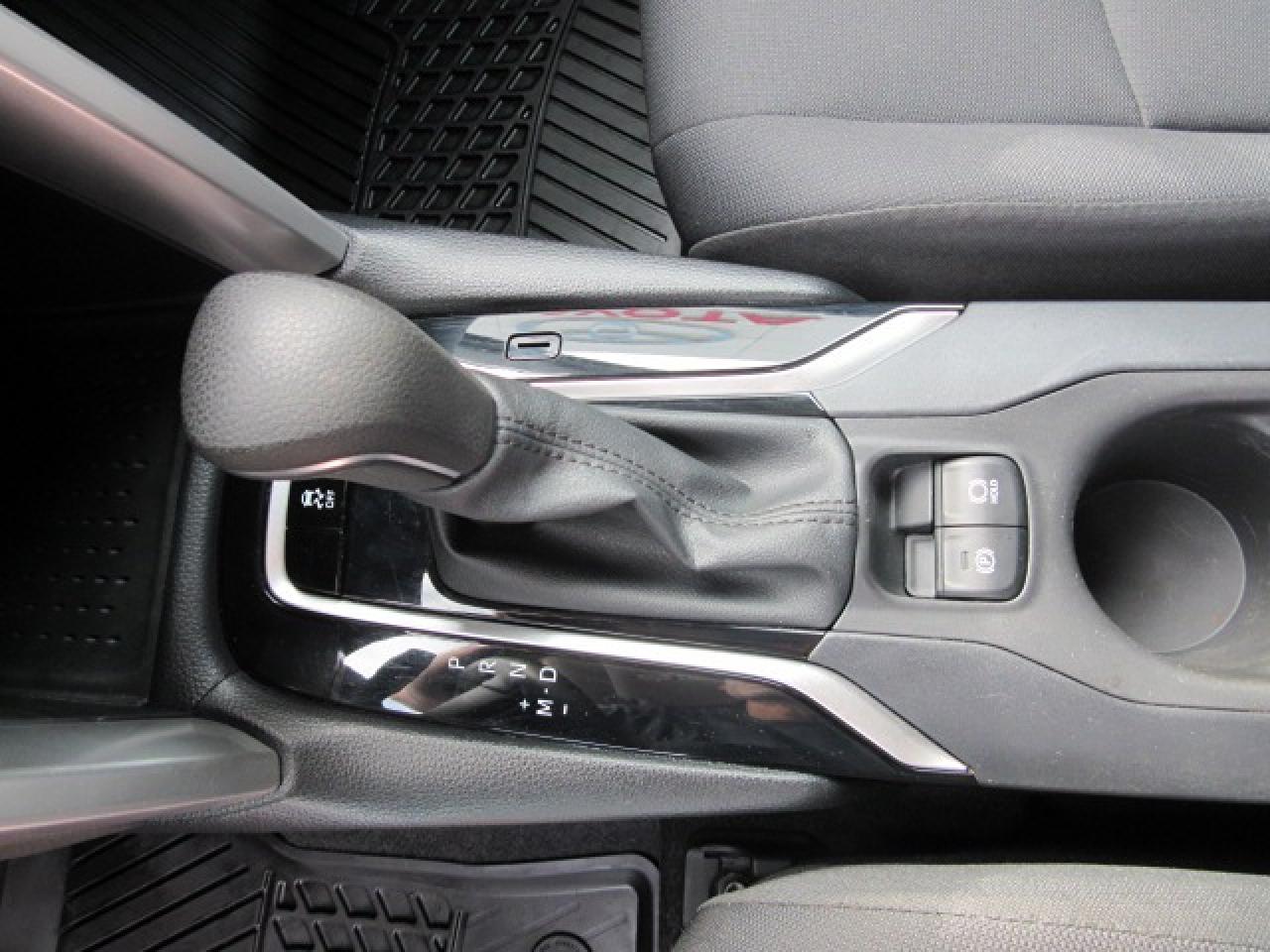 2022 Toyota Corolla Cross LE Photo