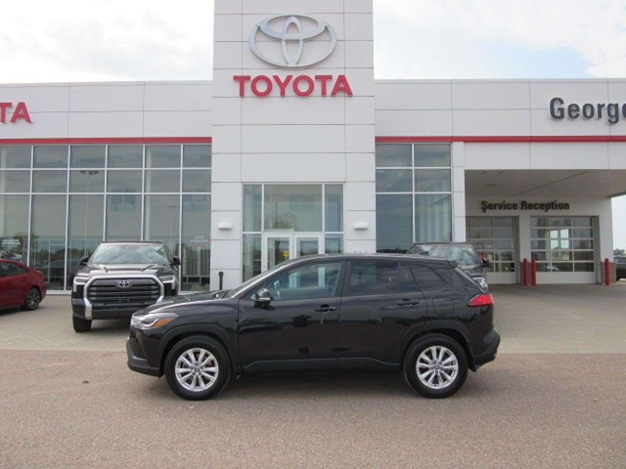 2022 Toyota Corolla Cross LE Photo1