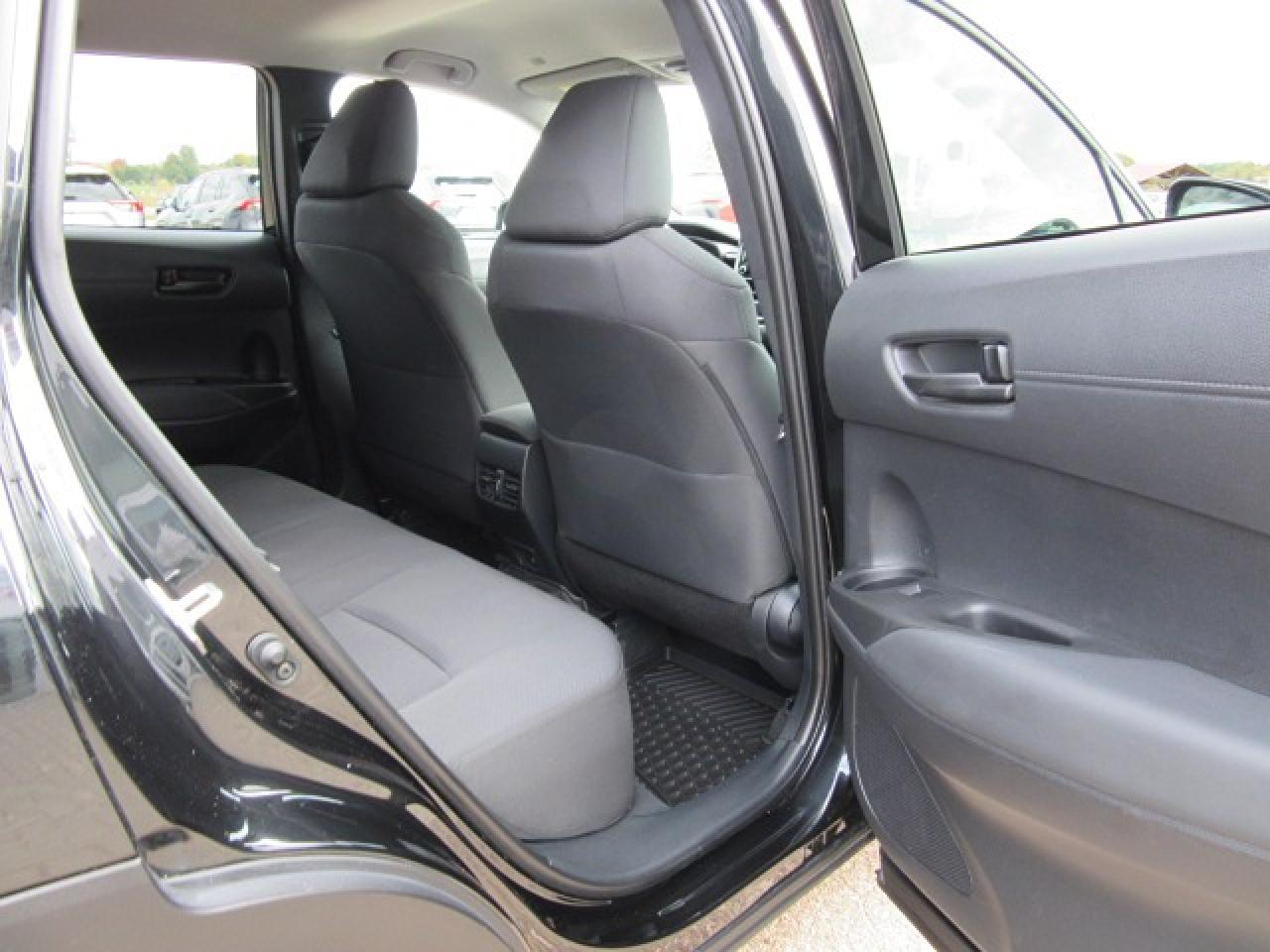 2022 Toyota Corolla Cross LE Photo