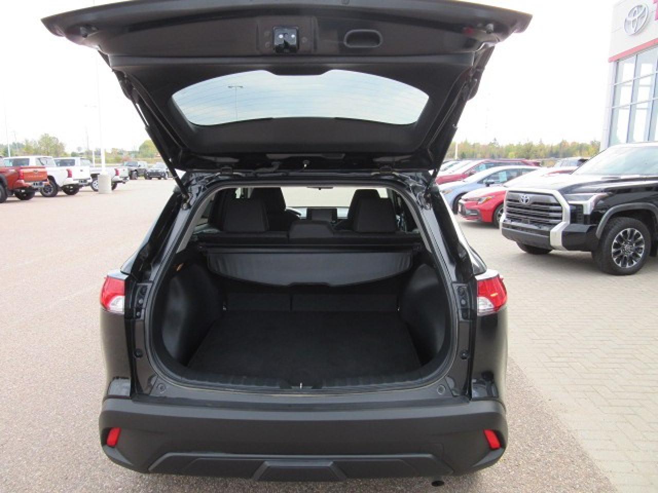 2022 Toyota Corolla Cross LE Photo