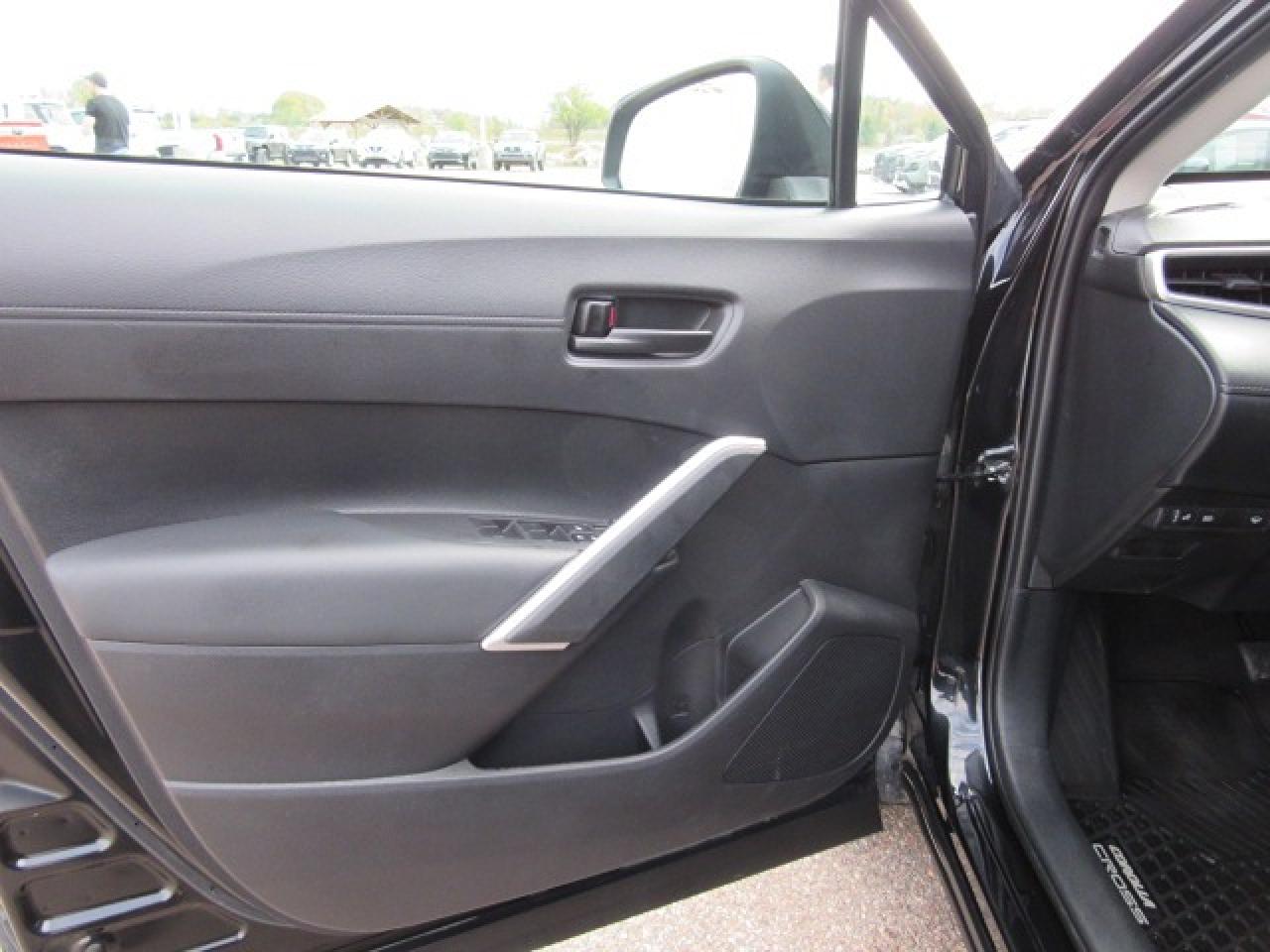 2022 Toyota Corolla Cross LE Photo